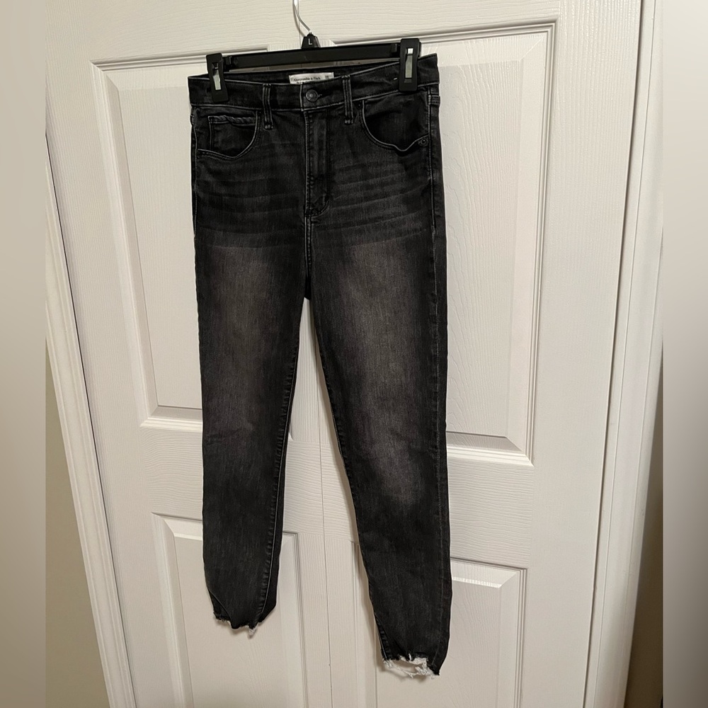 Abercrombie & Fitch Black Super Skinny Ankle High Rise 28/6R